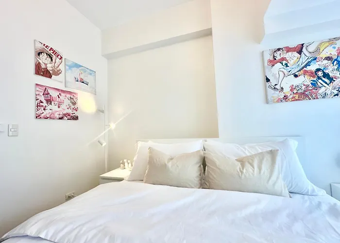New Cozy 1br King Bed At Greenbelt Hamilton Makati *