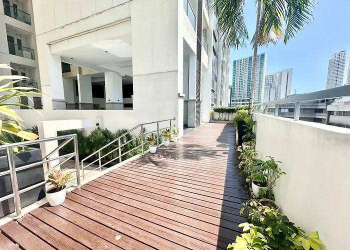 New Cozy 1br King Bed At Greenbelt Hamilton Makati *