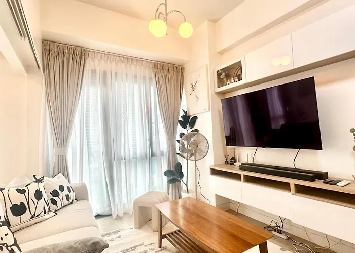New Cozy 1br King Bed At Greenbelt Hamilton Makati