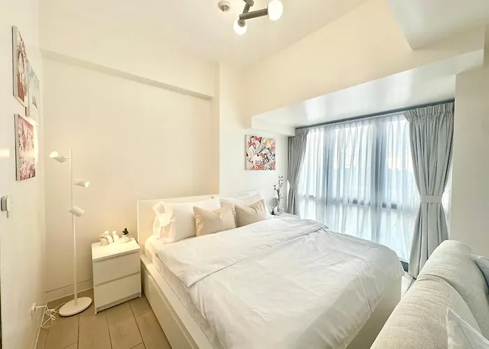 New Cozy 1br King Bed At Greenbelt Hamilton Makati