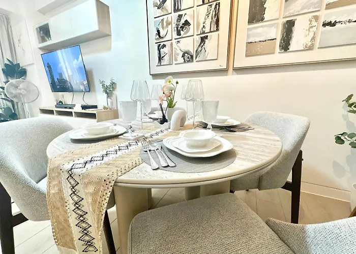 New Cozy 1br King Bed At Greenbelt Hamilton Makati *
