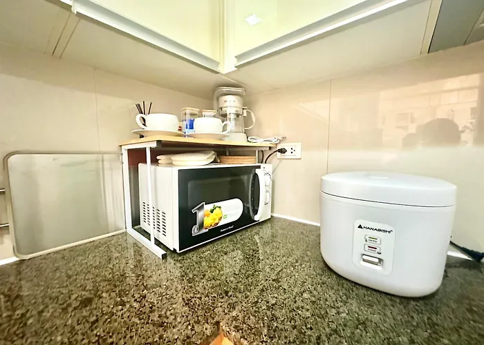 New Cozy 1br King Bed At Greenbelt Hamilton Makati *