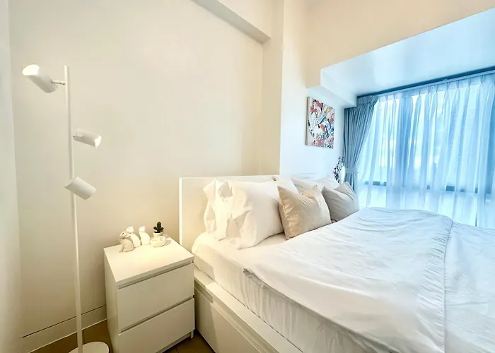 New Cozy 1br King Bed At Greenbelt Hamilton Makati