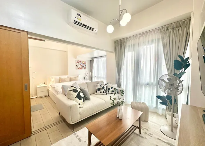 New Cozy 1br King Bed At Greenbelt Hamilton Makati
