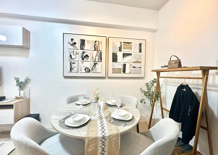 New Cozy 1br King Bed At Greenbelt Hamilton Makati *