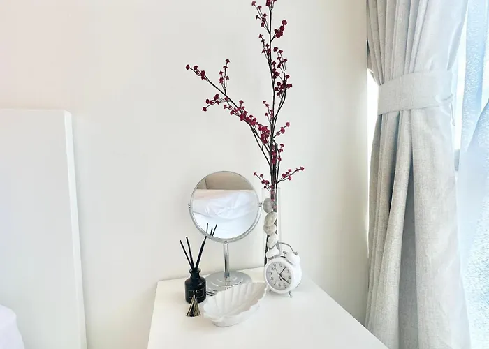 New Cozy 1br King Bed At Greenbelt Hamilton Makati Aparthotel *