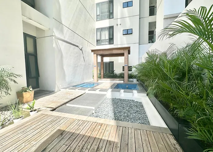 New Cozy 1br King Bed At Greenbelt Hamilton Makati *