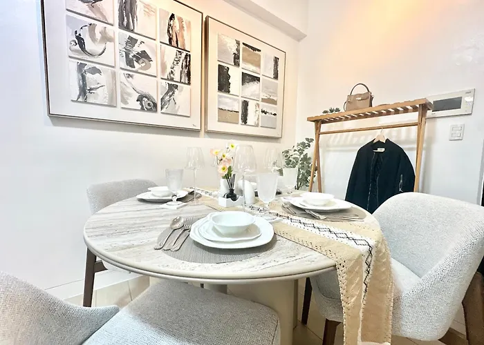 New Cozy 1br King Bed At Greenbelt Hamilton Makati *