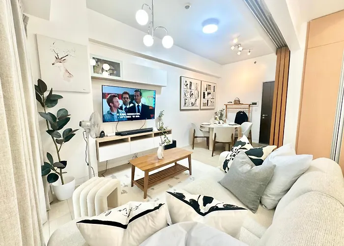 New Cozy 1br King Bed At Greenbelt Hamilton Makati